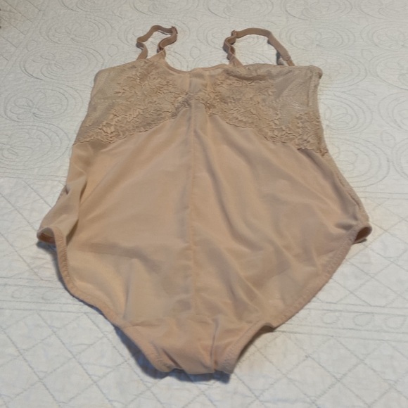 Ladies bodysuit need bra size S/P. New never worn - Picture 3 of 5